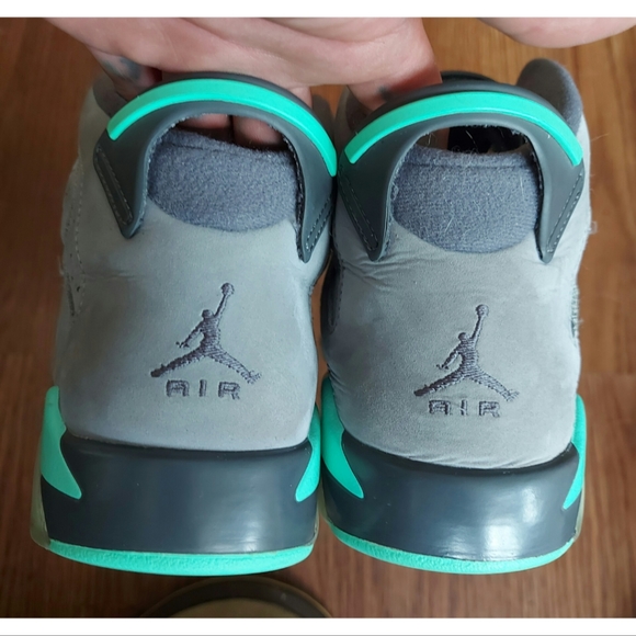Retro Air Jordan 6 "Green Glow" - Picture 3 of 5